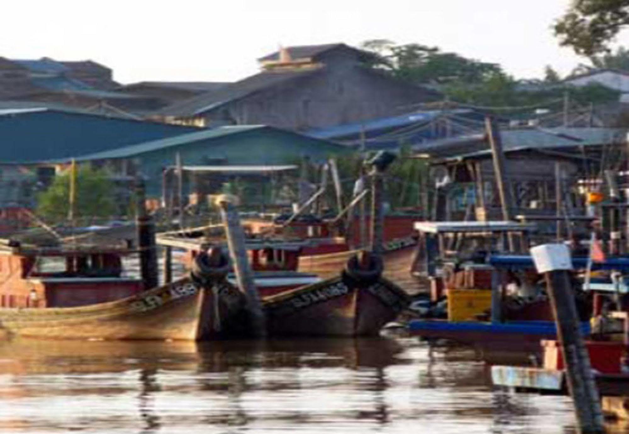 Apps Hotel Kuala Selangor Bagian luar foto